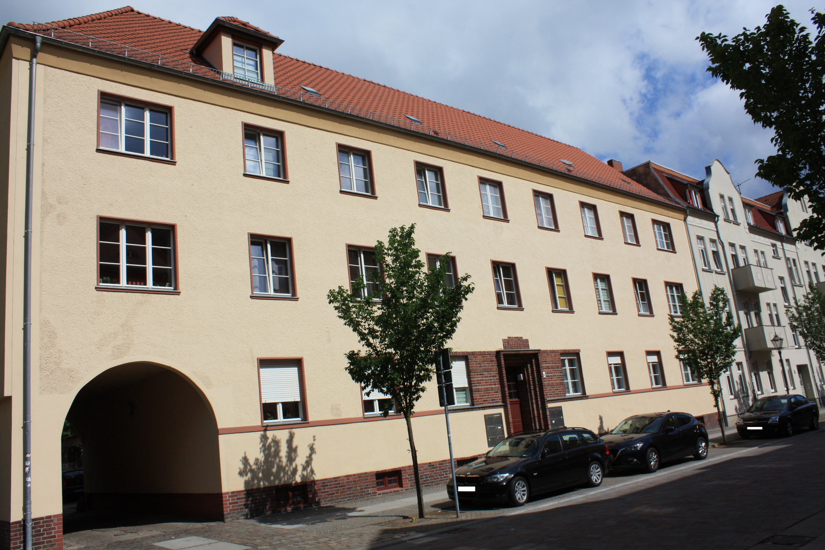 Außenansicht des Gebäudes von vorne