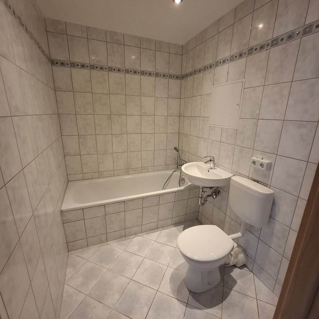 Bad mit Badewanne