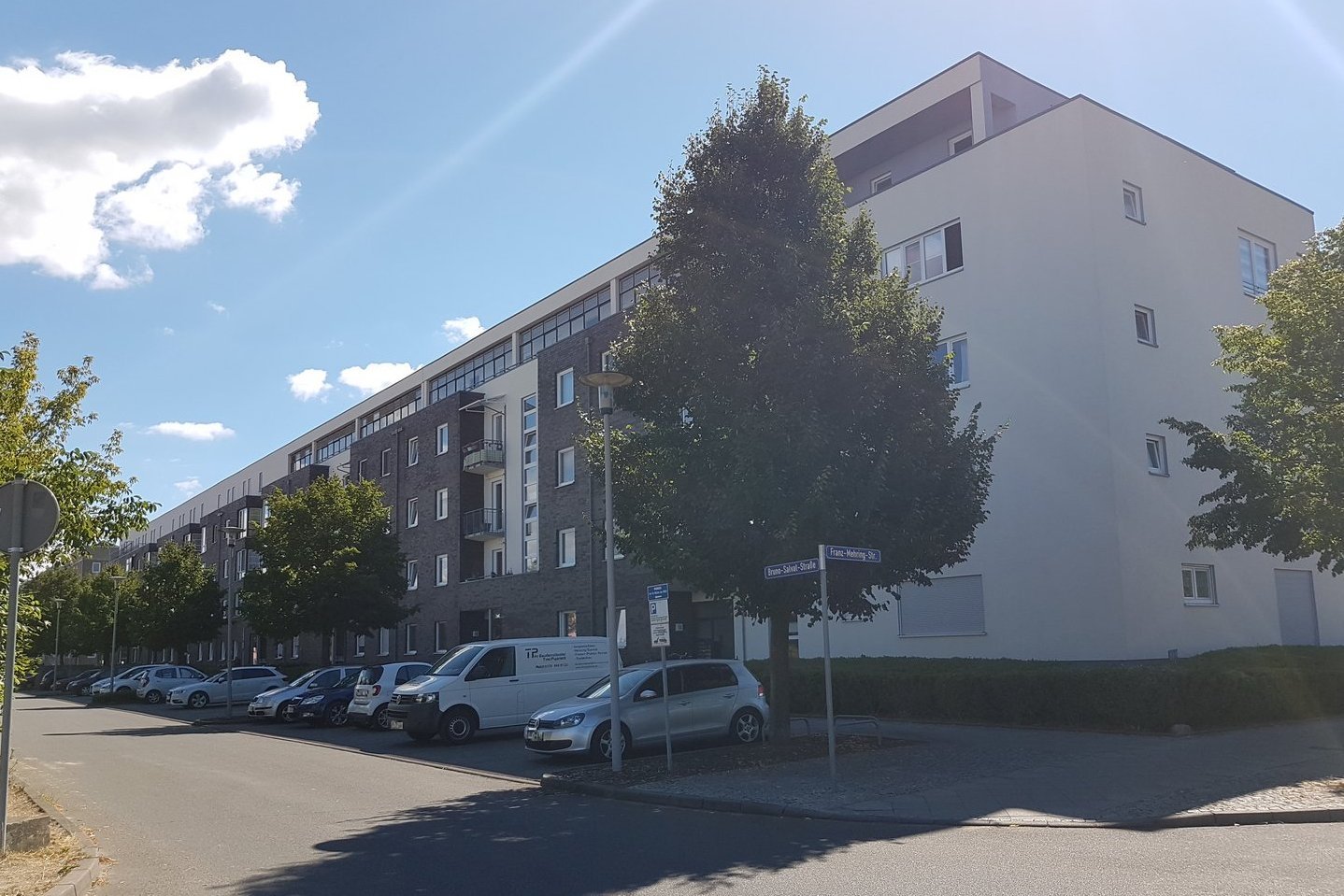 Außenansicht des Gebäudes von vorne