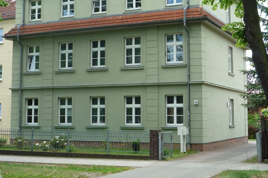 Außenansicht des Gebäudes von vorne