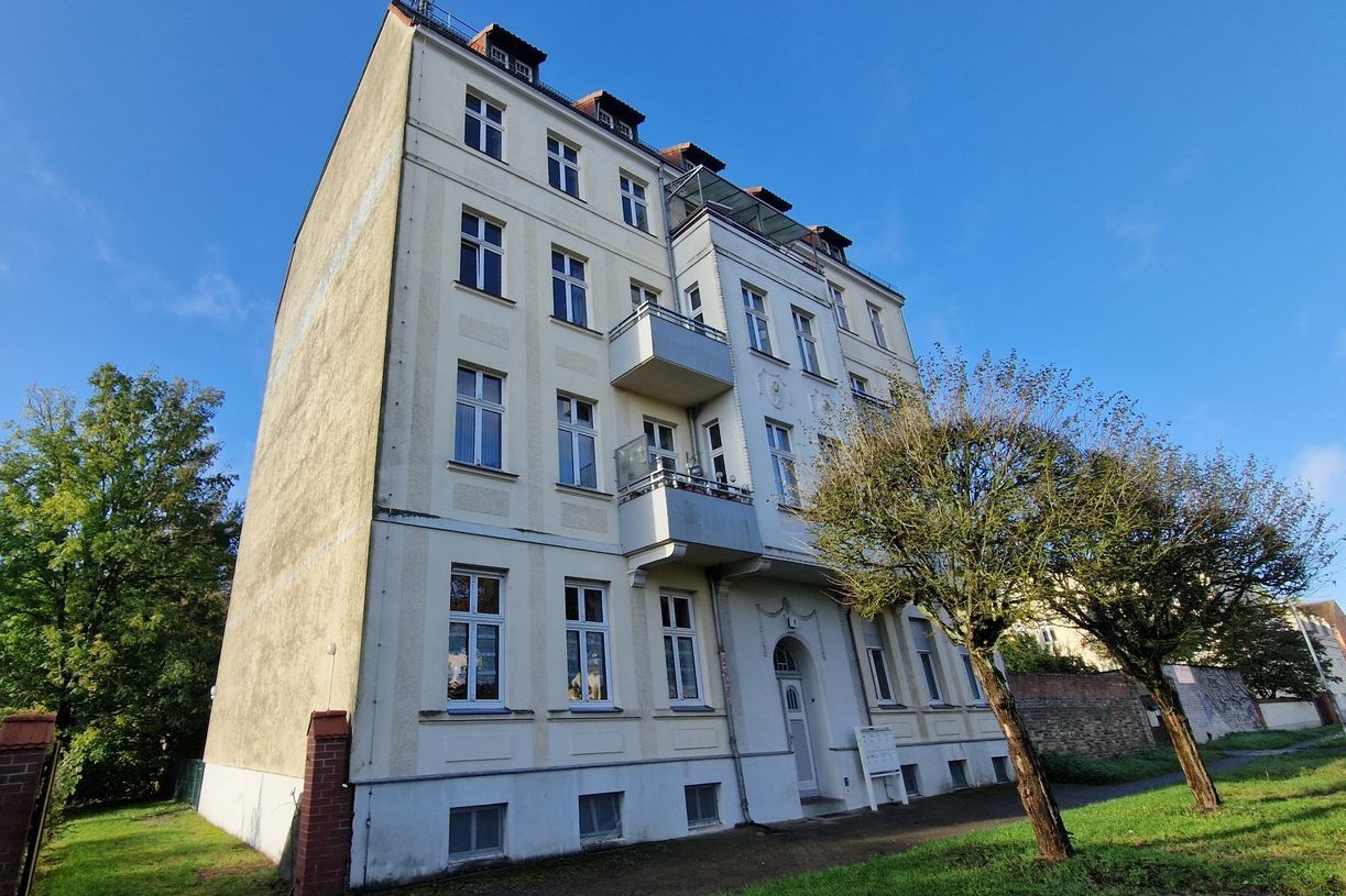 Außenansicht des Gebäudes von vorne